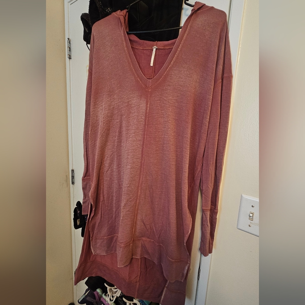 EUC! Free People V-Neck Long Sleeve Top w/hood in Dusty Rose/Terracotta - Small